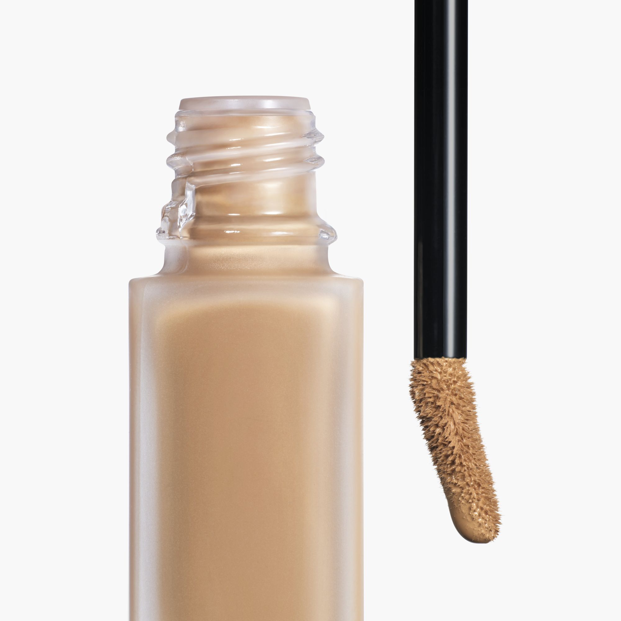 ULTRAWEAR  ALL-DAY COMFORT  FLAWLESS FINISH CONCEALER