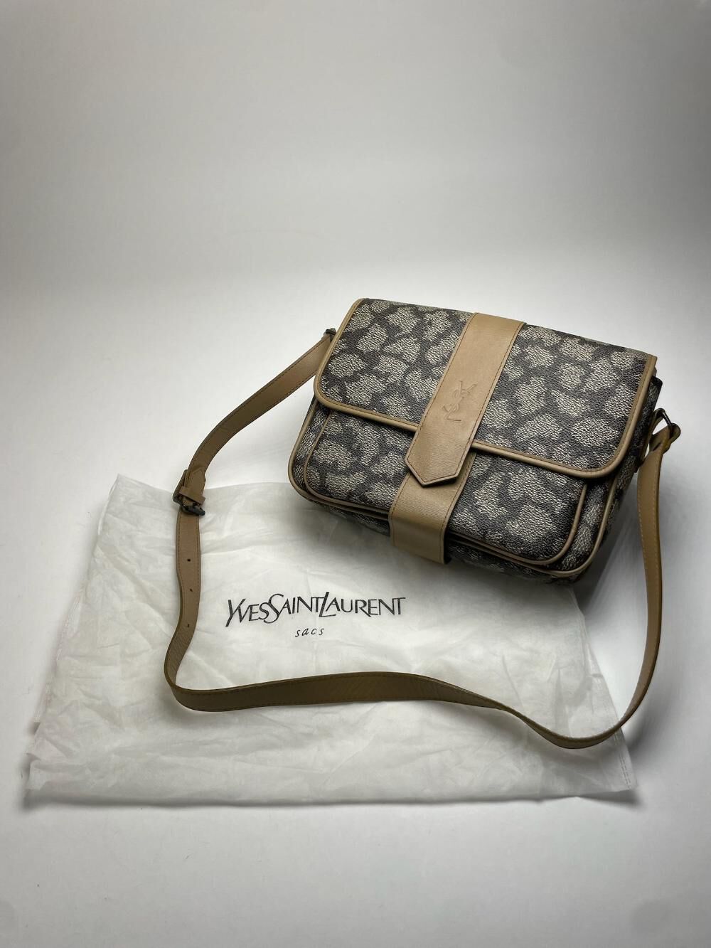 Yves Saint Laurent Shoulder Bag