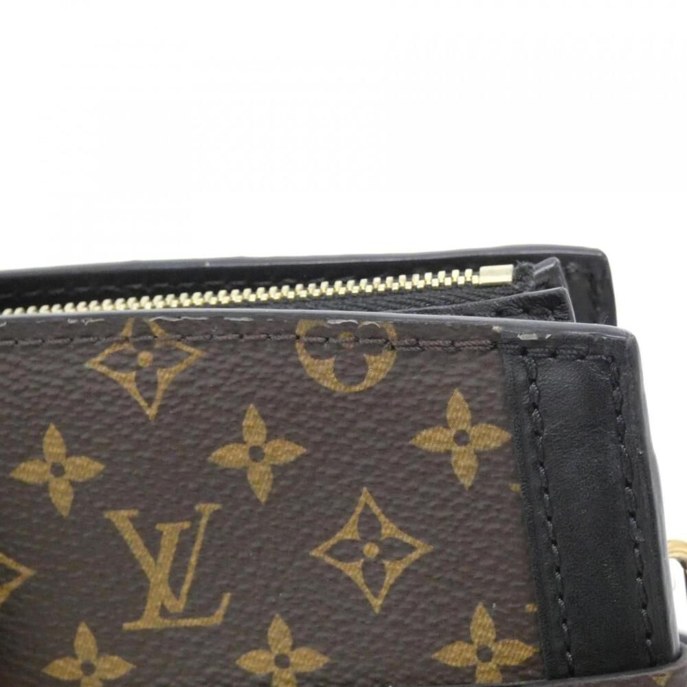 Louis Vuitton Shoulder Bags