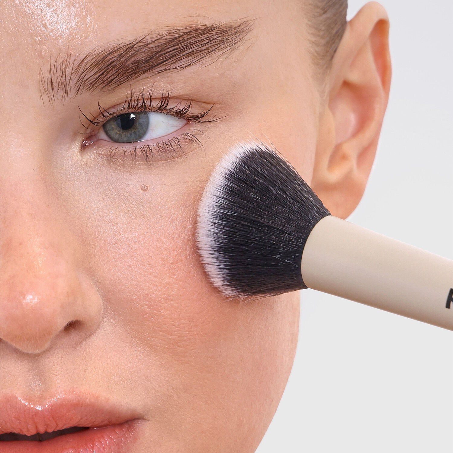 Complexion Brush - Dobbeltendet b&oslash;rste til at udtone og blende makeup