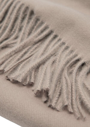Fringed edge scarf