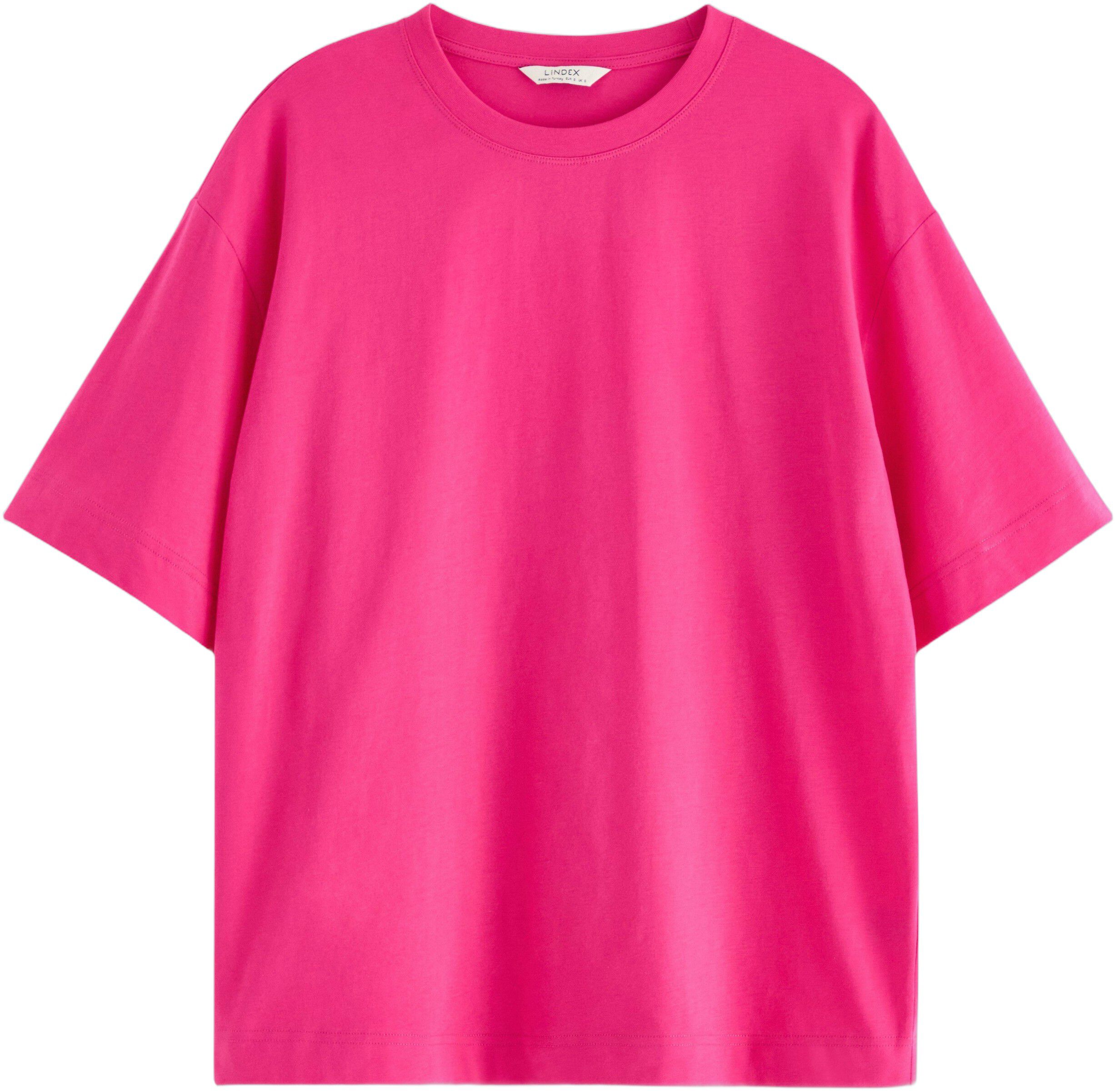 Comfy, stylish t-shirt with an over