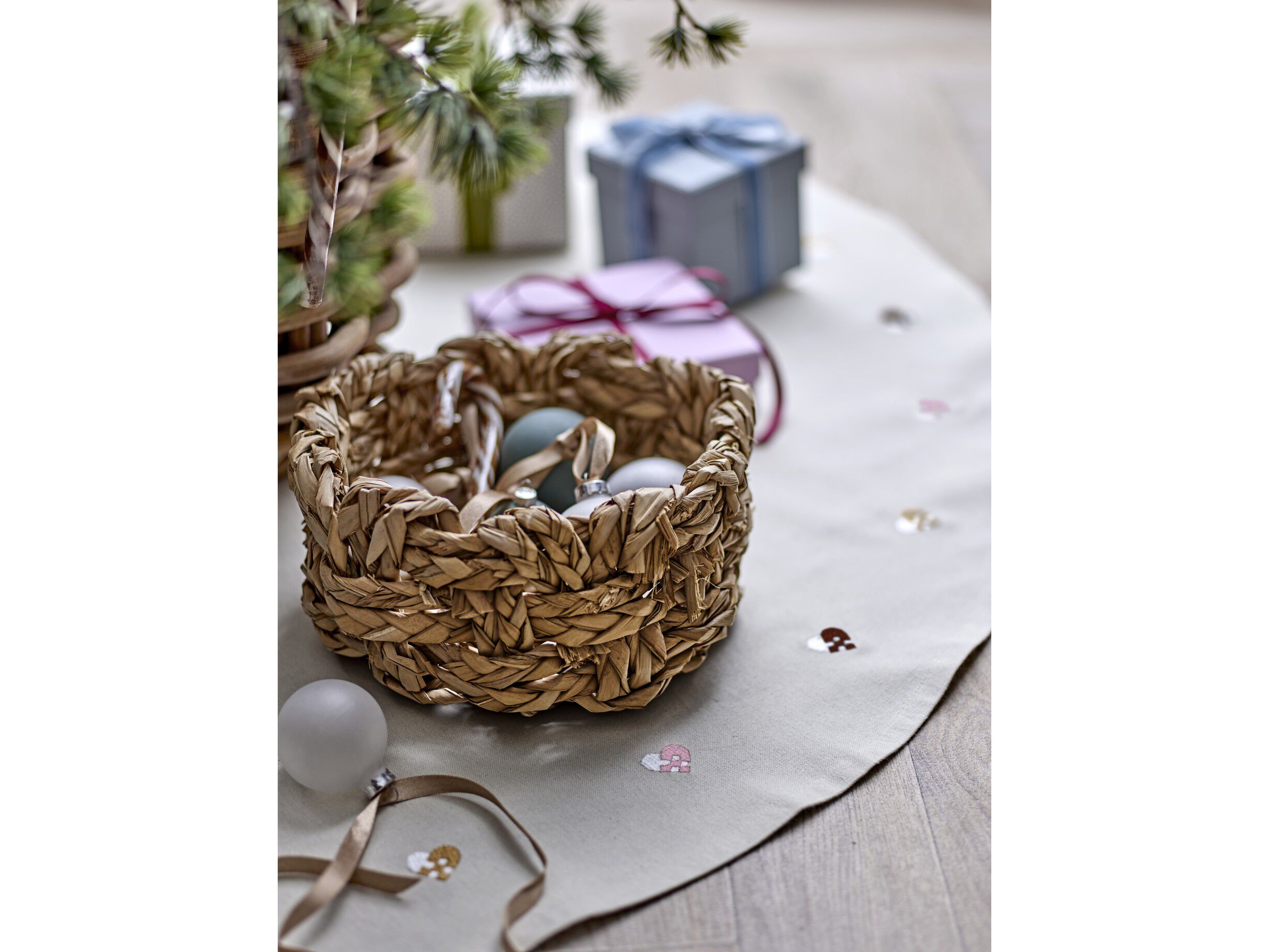 Juletr&aelig;st&aelig;ppe dia110 Christmas Hearts Embroidery Rose