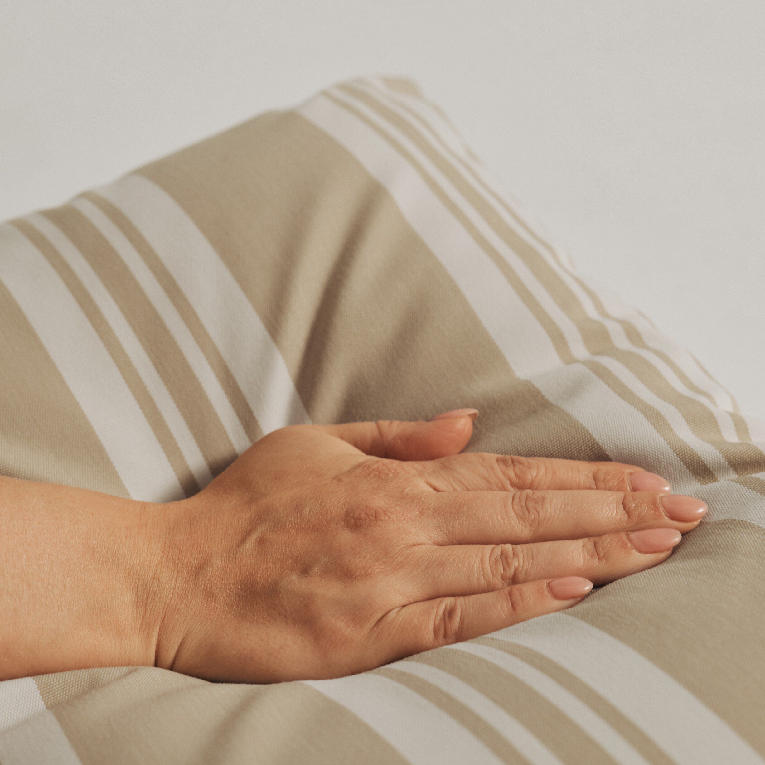 Fossflakes udend&oslash;rspude 40x60 cm. Beige stribet