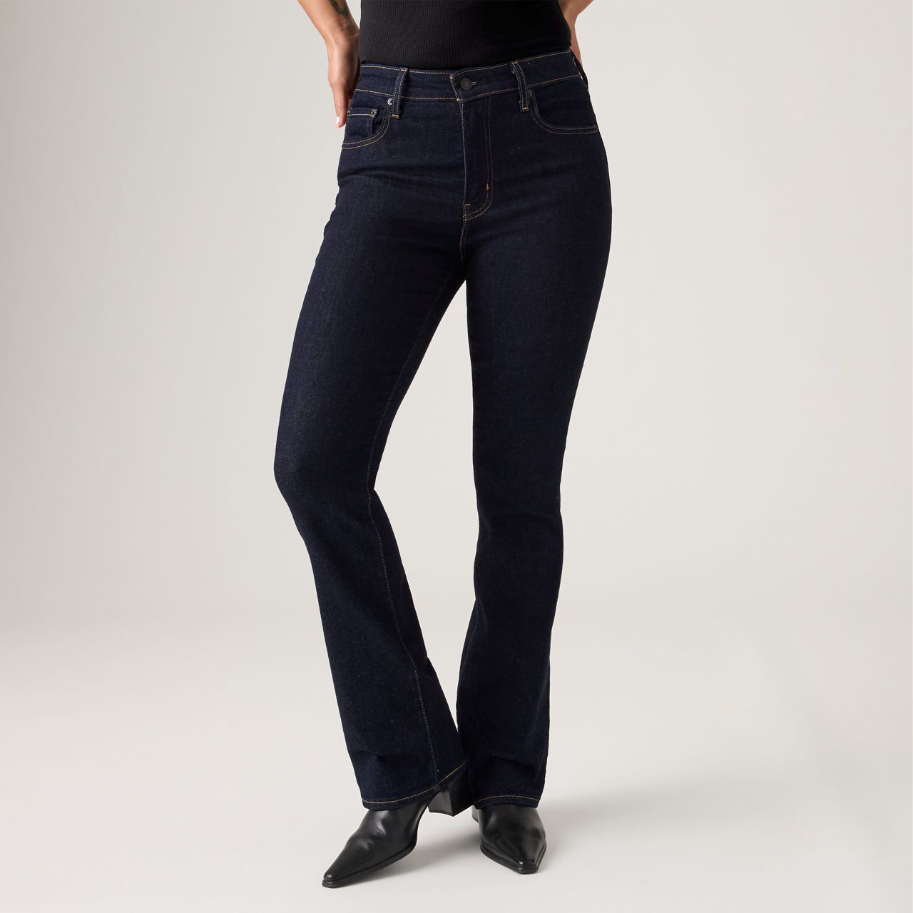 725 High Rise Bootcut Jeans