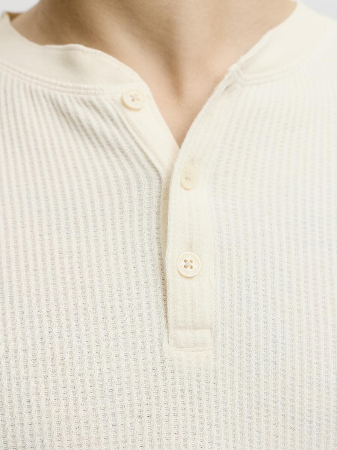 JORCHAMBERI HENLEY LS TEE