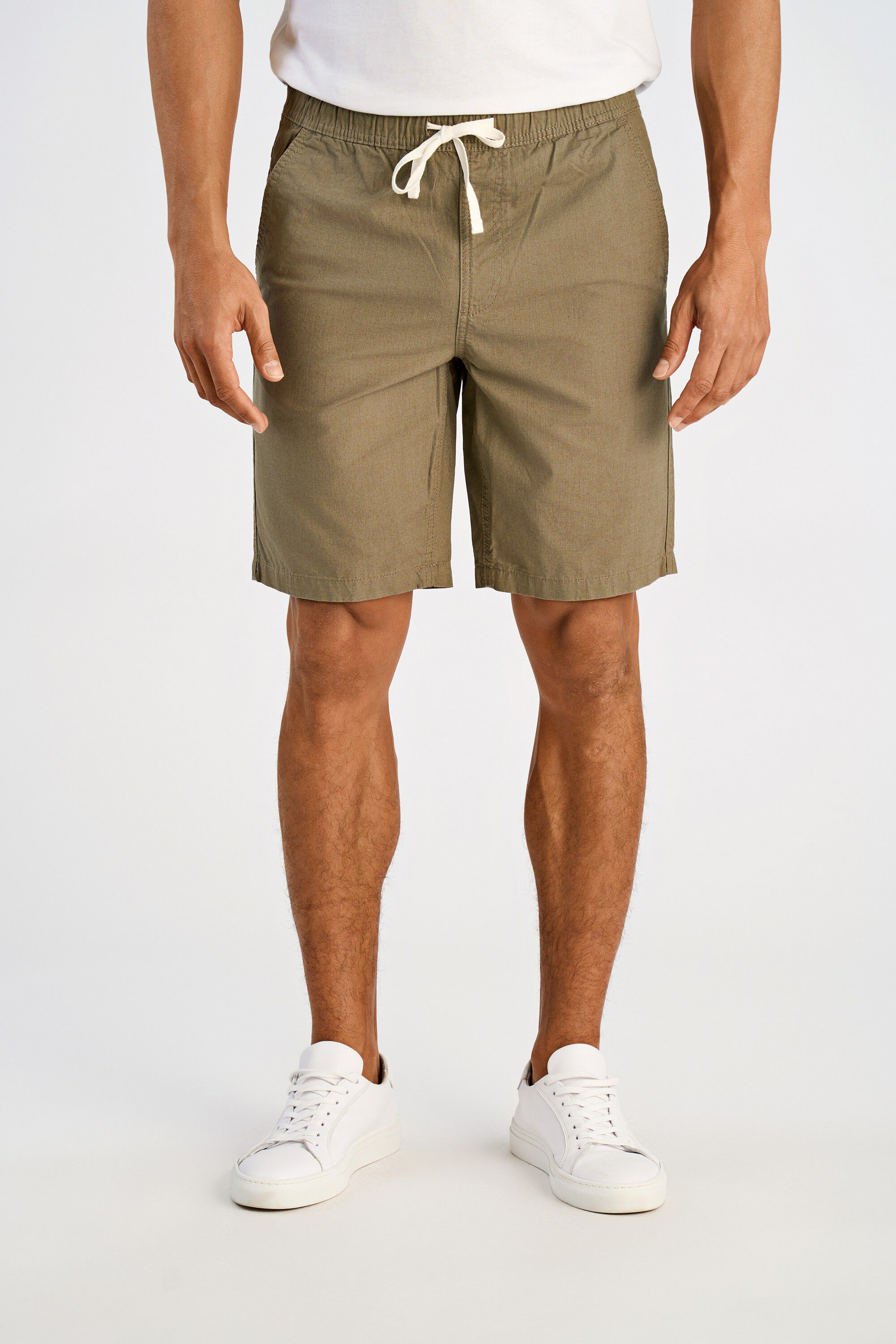 Elastic waist shorts