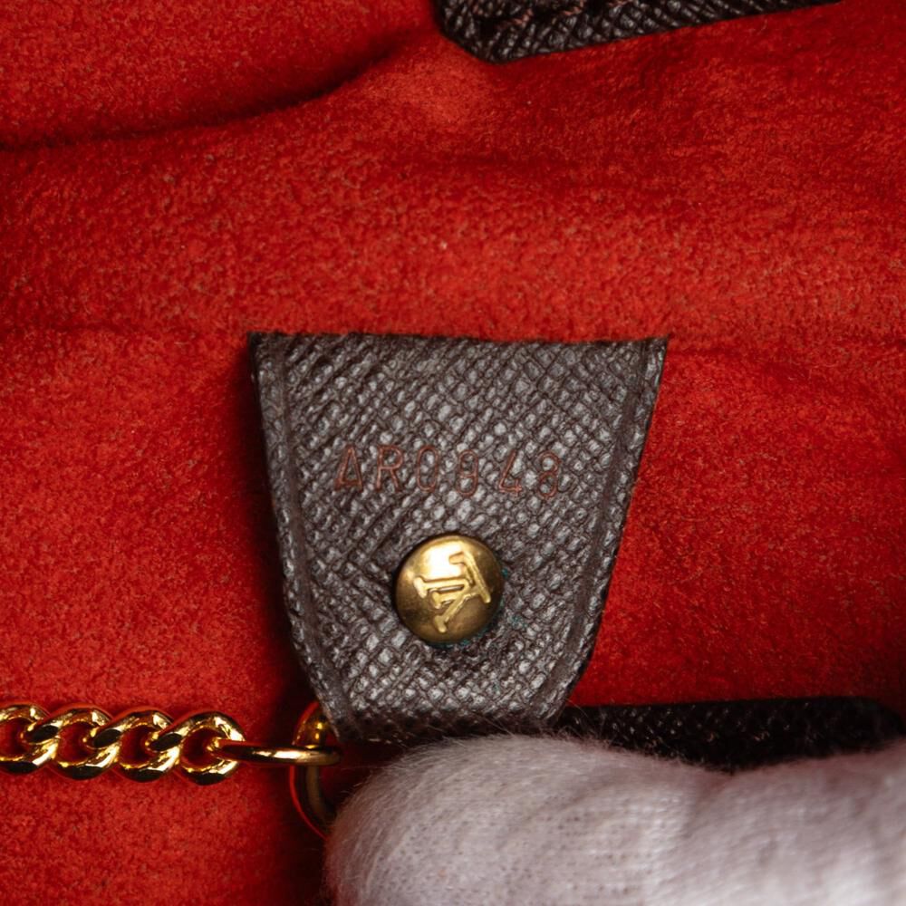 Louis Vuitton Marais