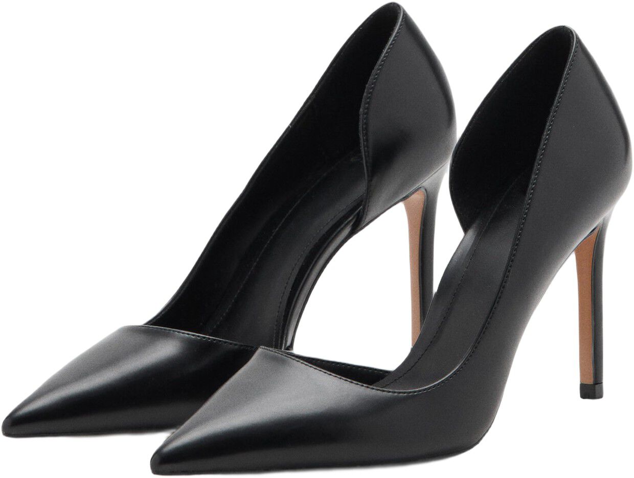 Asymmetrical heeled shoes