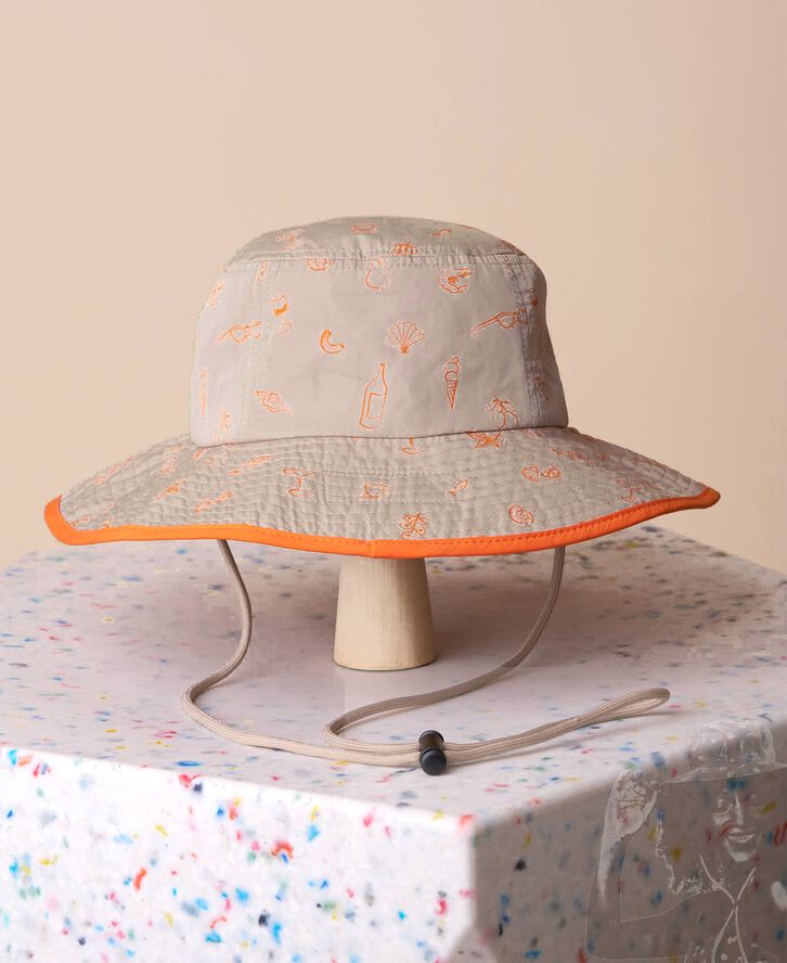 Dolce Vita bucket hat