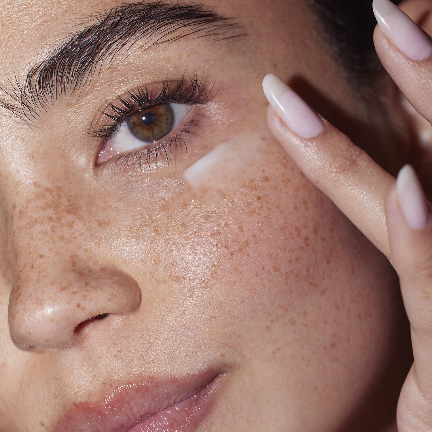 Jet Lag Overnight Eye Serum Fugtende natserum til &oslash;jenomr&aring;det