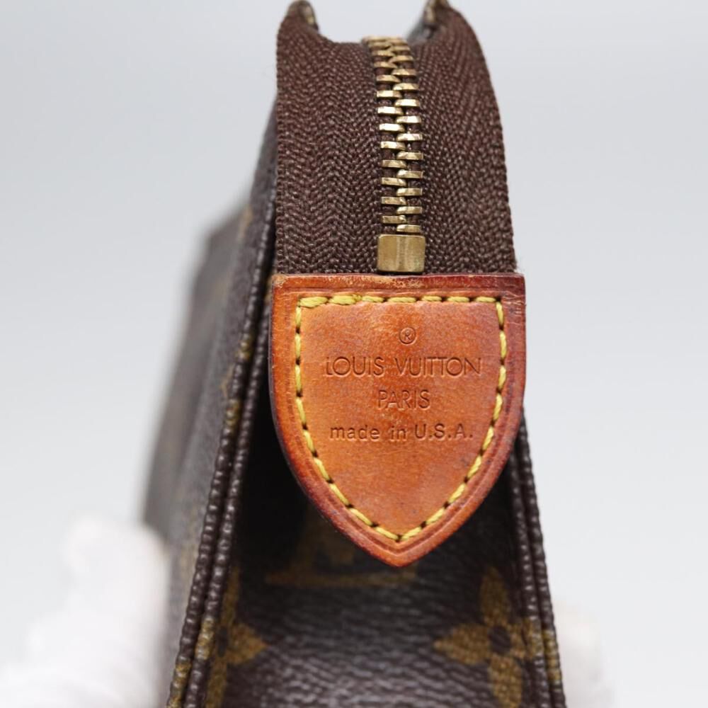 Louis Vuitton Poche Toilette