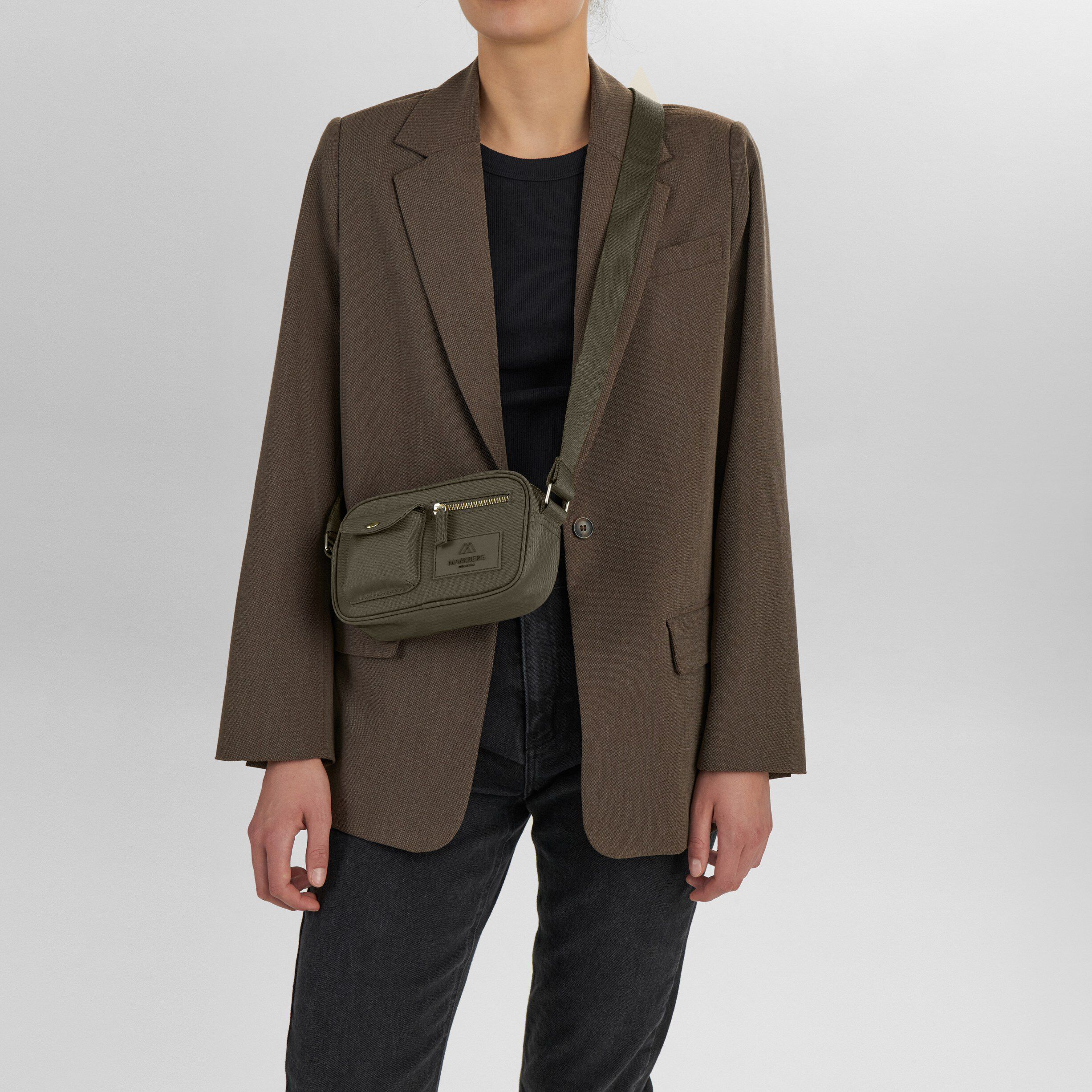 Darlambg S Cross. , Monochrome