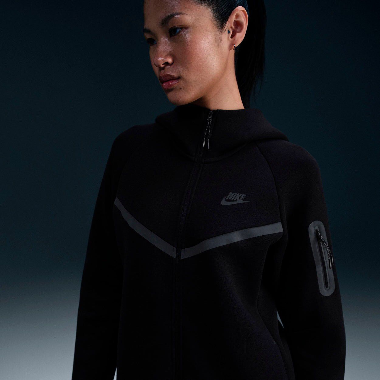 Tech Fleece H&aelig;ttetr&oslash;je