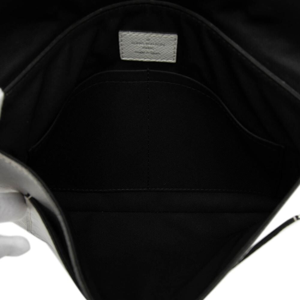 Louis Vuitton Messenger