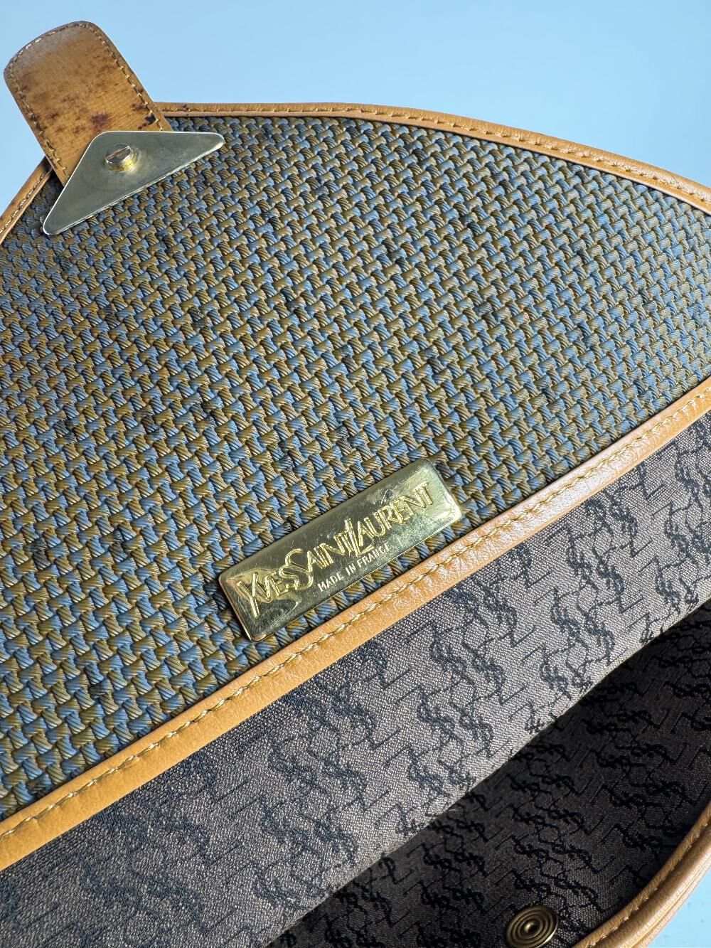 Yves Saint Laurent Shoulder Bag