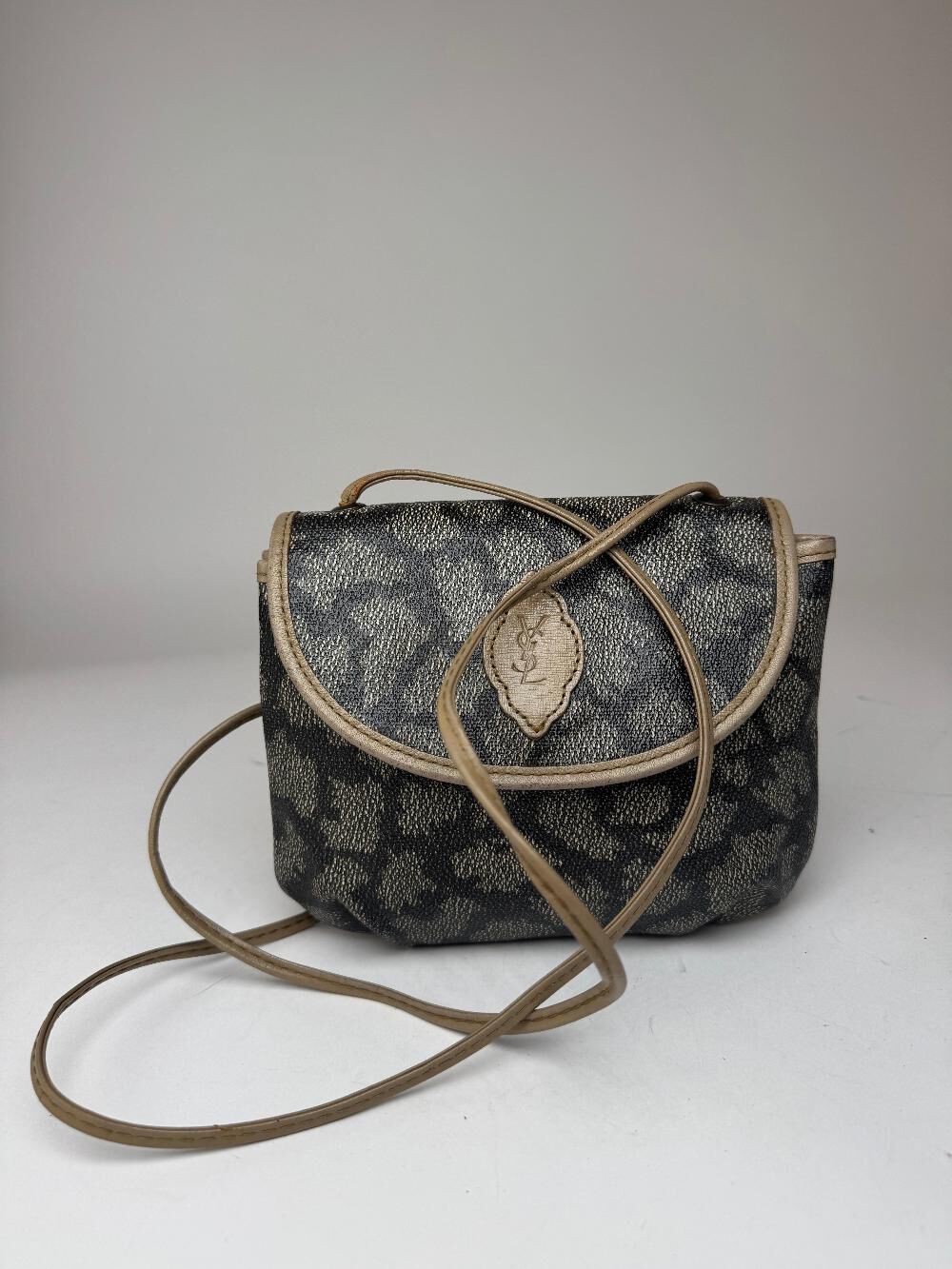 Yves Saint Laurent Shoulder Bag