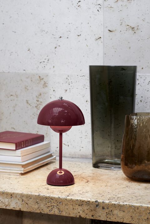 Flowerpot Portable Lamp VP9, Magnetic Charger