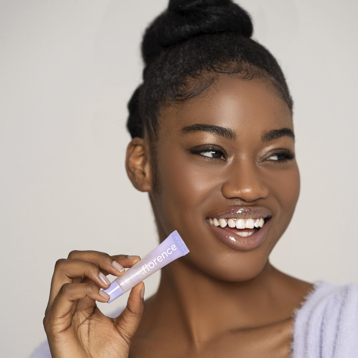 Work It Pout Plumping Lip Gloss Sunny hunny (champagne) 8 ml