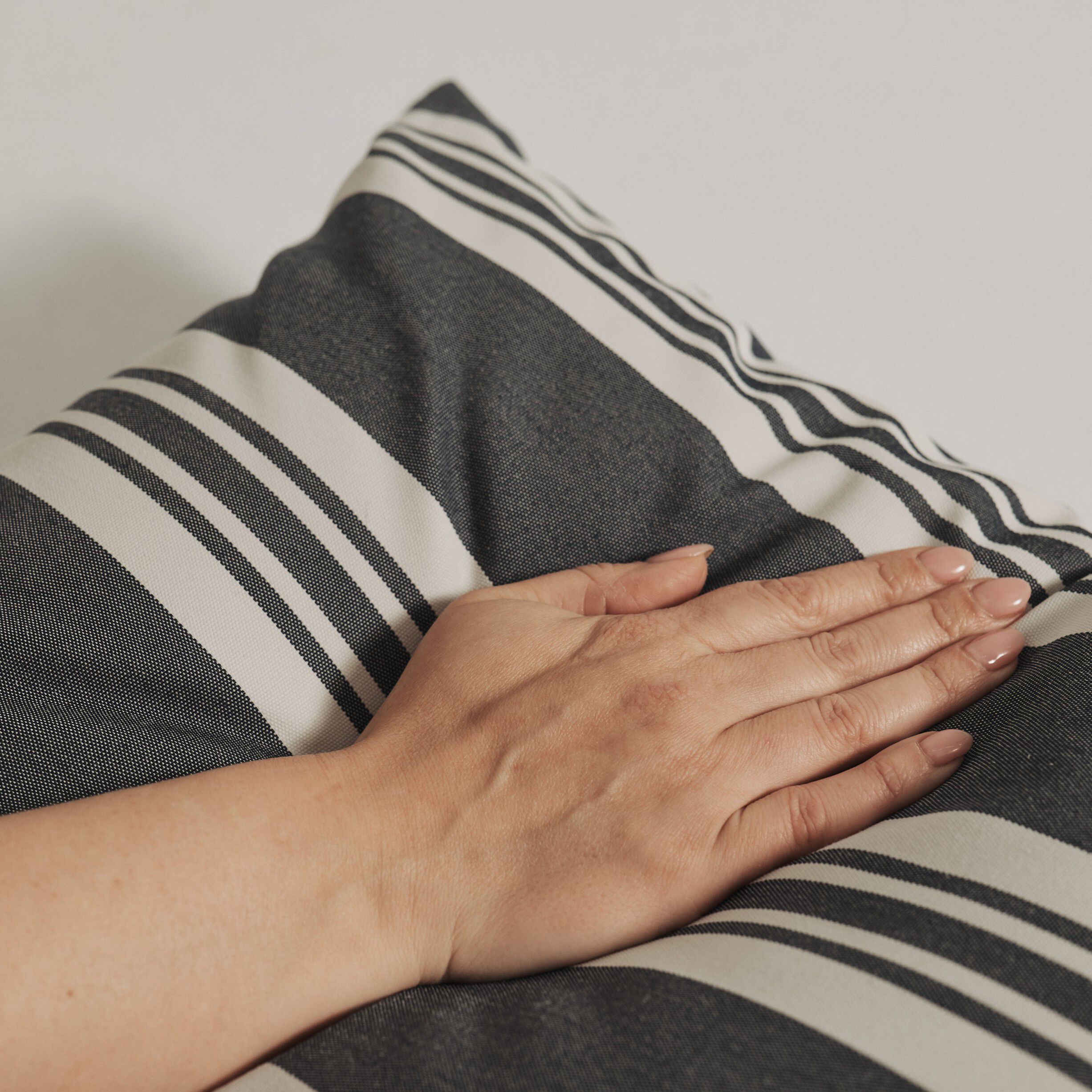 Fossflakes udend&oslash;rspude 40x60 cm. M&oslash;rkebl&aring; stribet