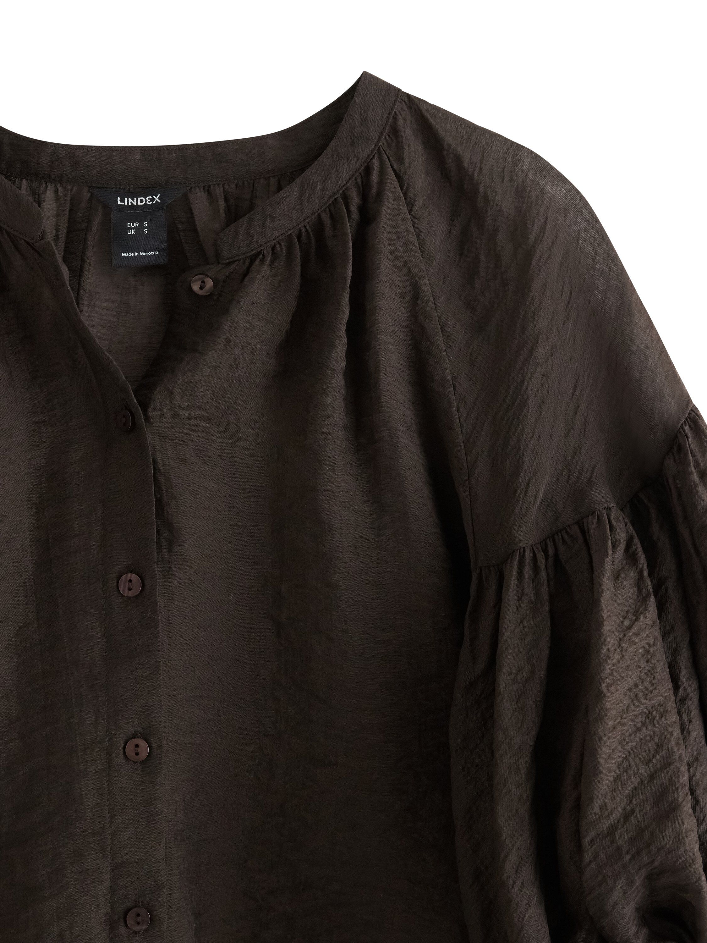 Luftig, kortermet bluse med bindeb&aring;