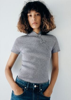 Ribbed knitted jumper with frog clo