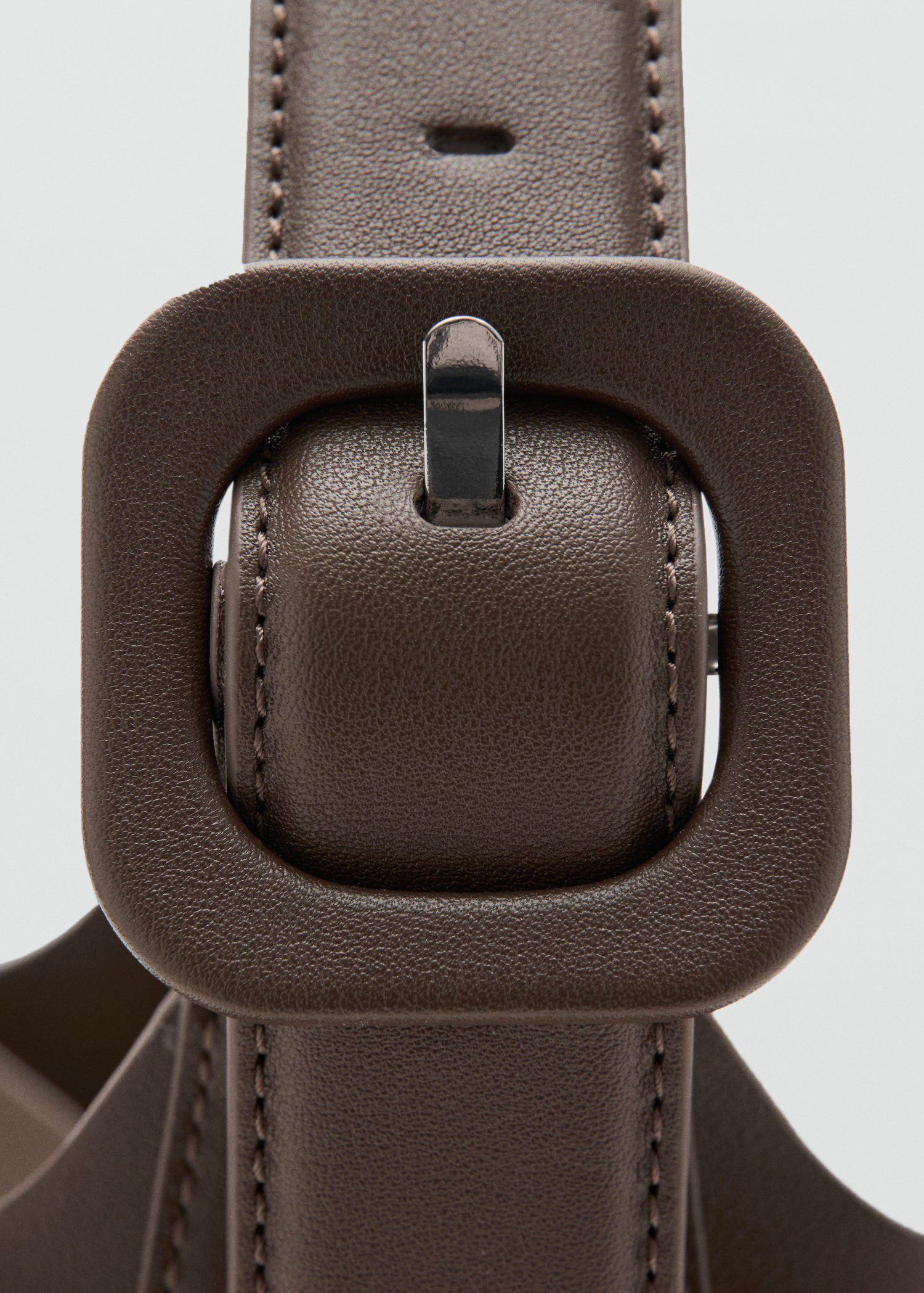 Shopper bag with buckle