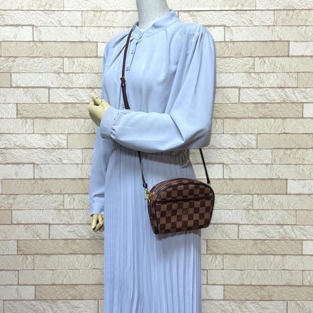 Louis Vuitton Shoulder Bags