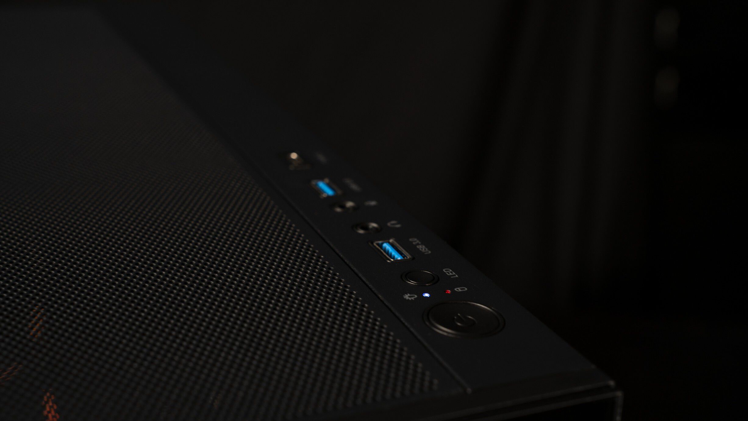 RGBeast TR708 - 9070XT Gaming PC