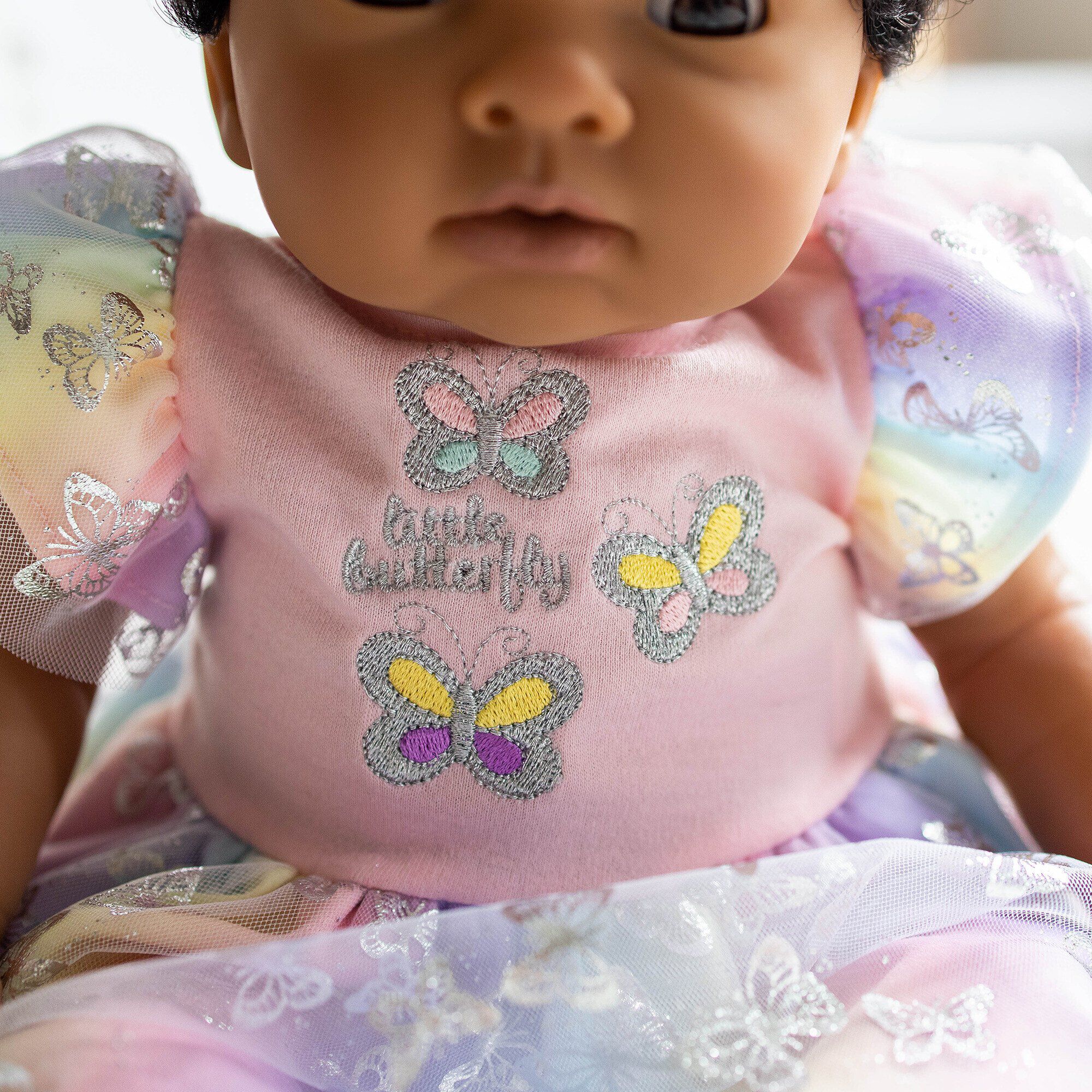 Tiny Treasures Etnisk dukke