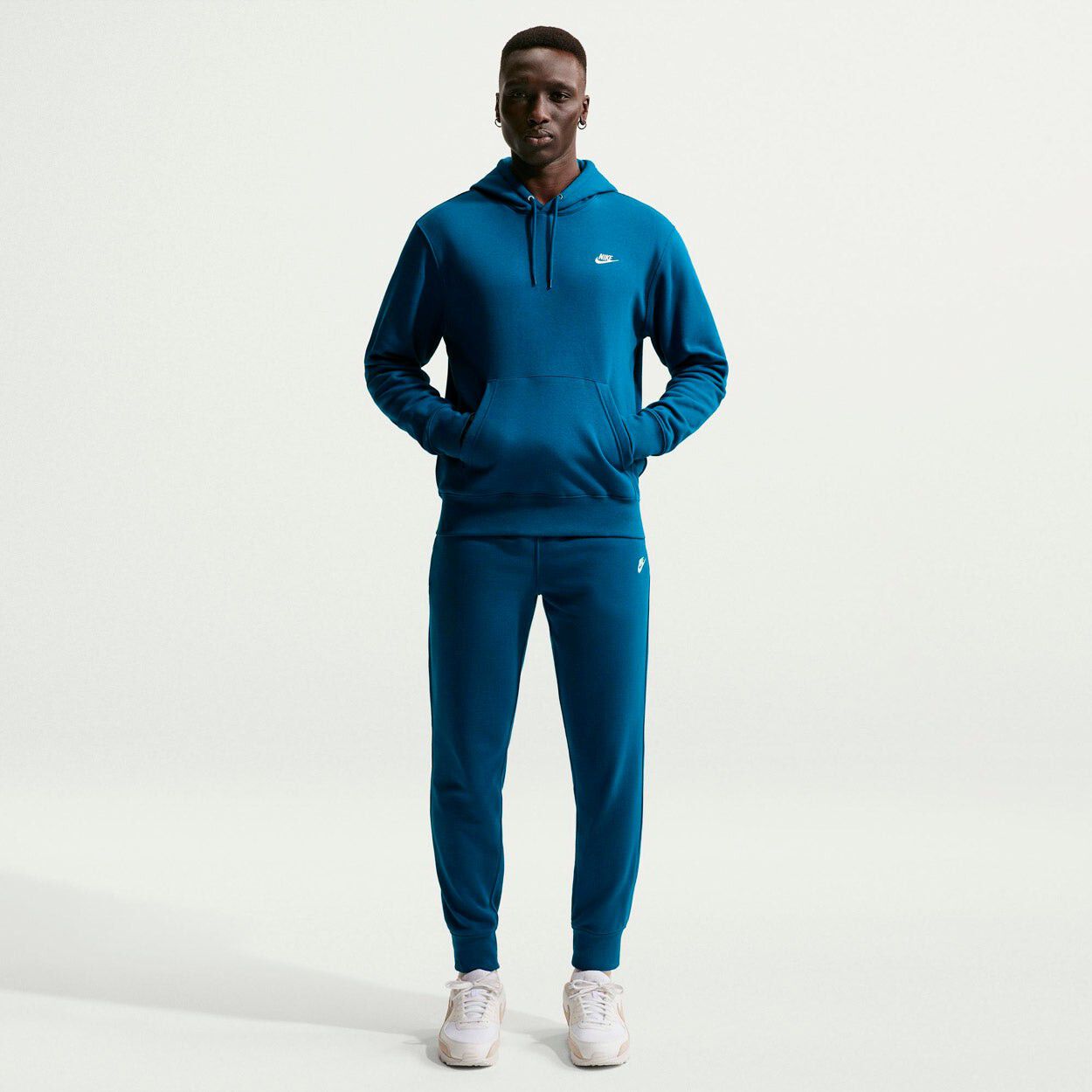 Club Pullover H&aelig;ttetr&oslash;je