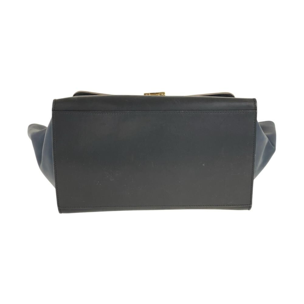 C&eacute;line Trapeze