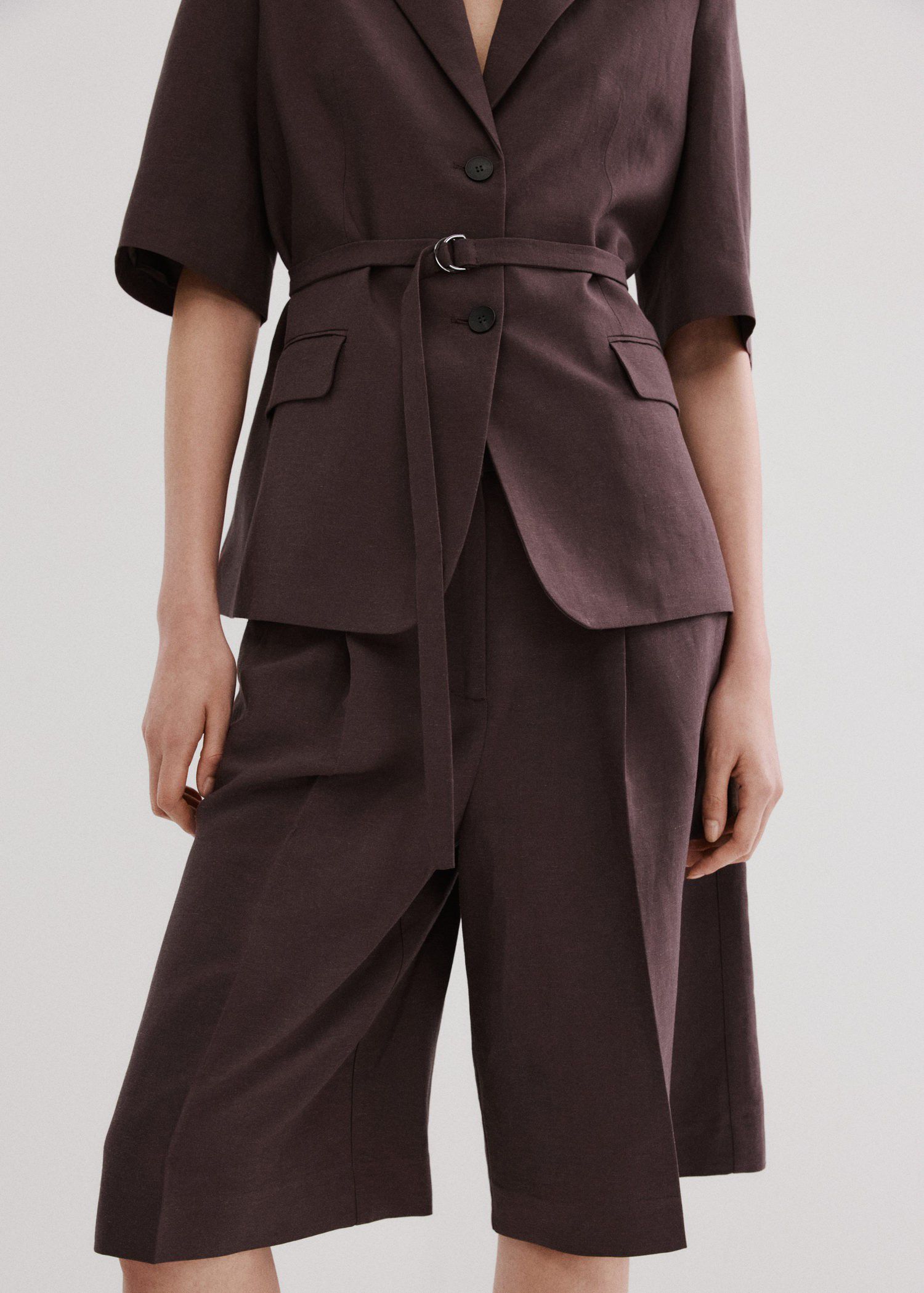 Straight linen Bermuda shorts