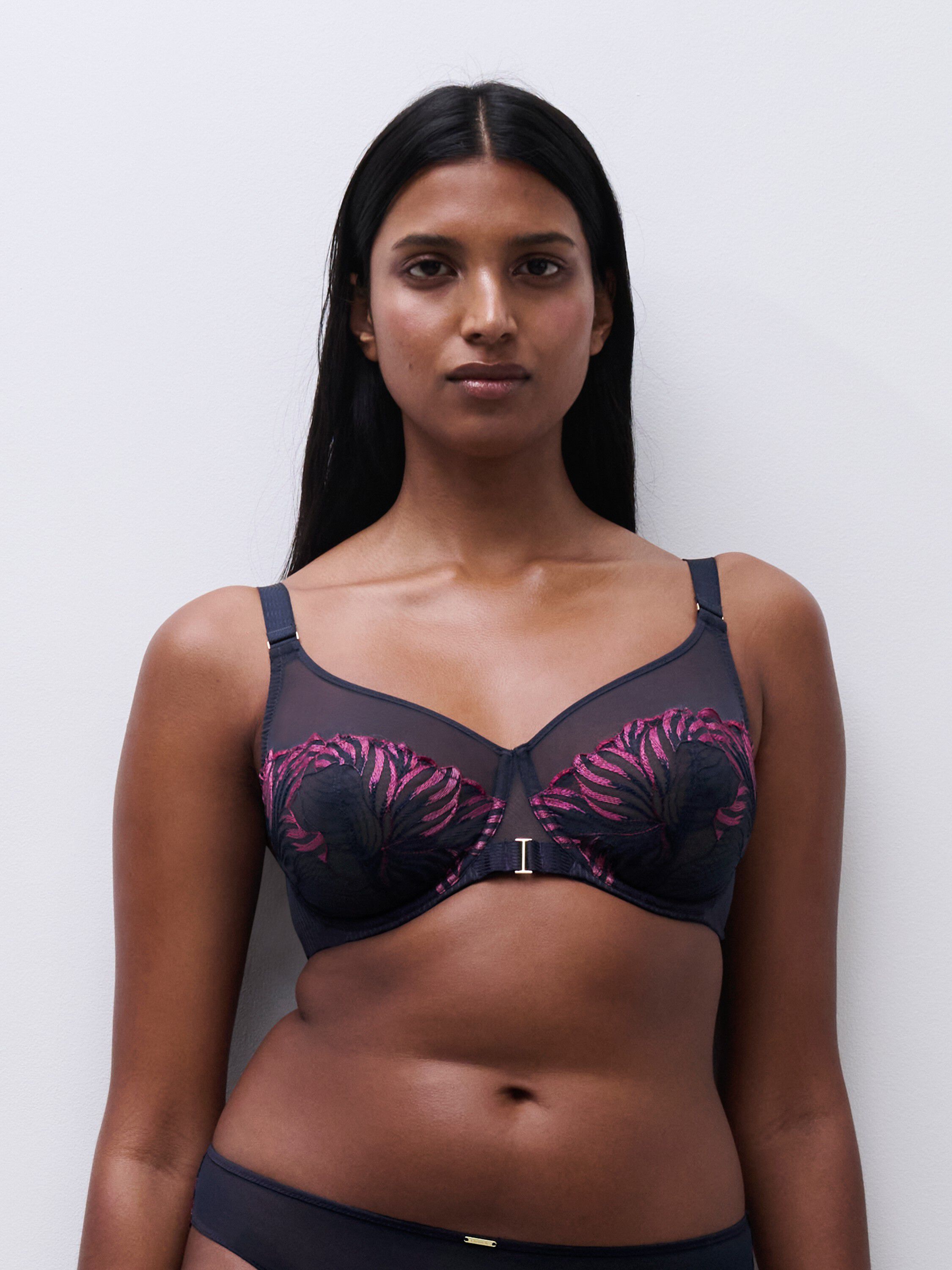 Legend Very covering underwired bra