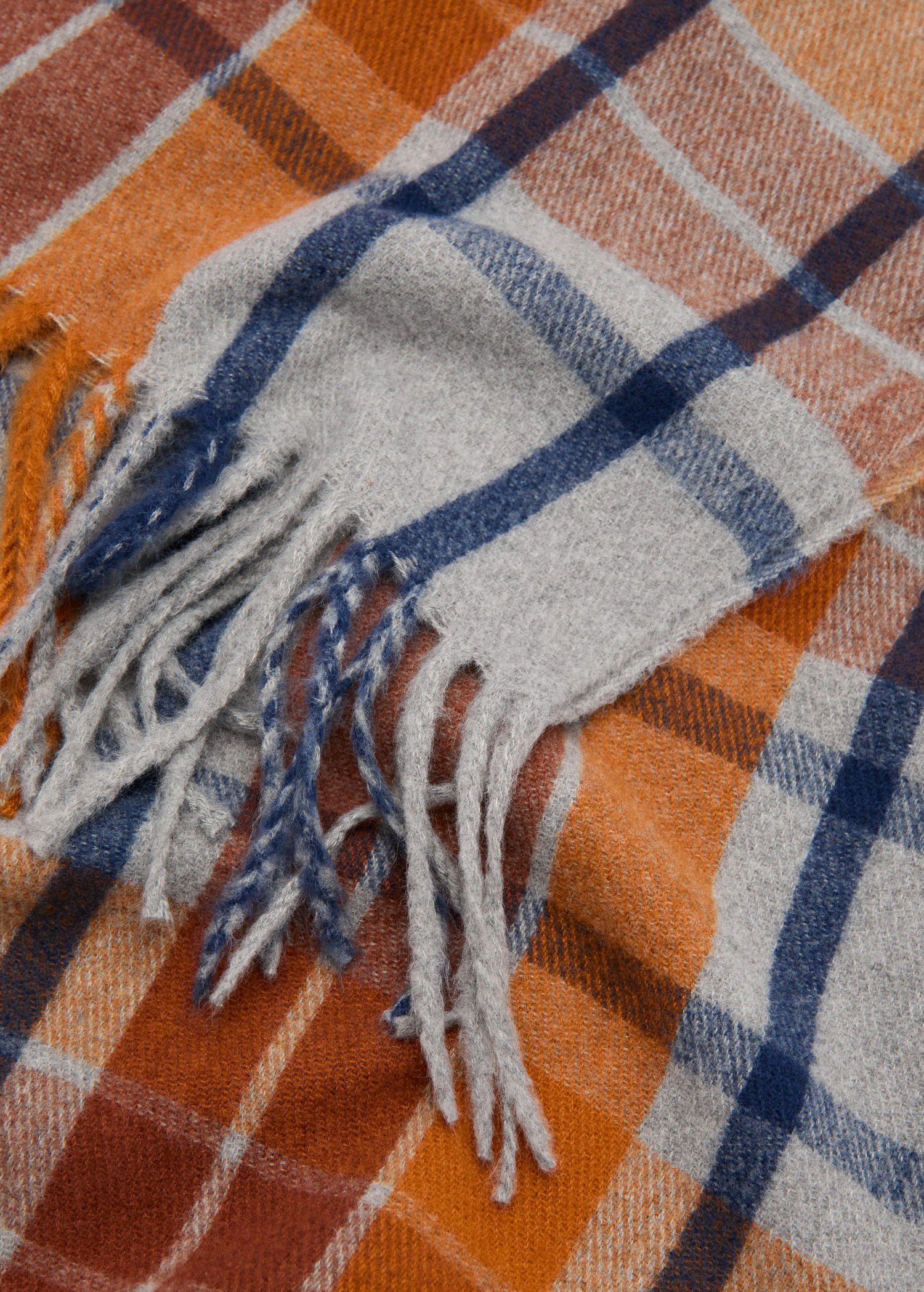 Check scarf with fringed ends