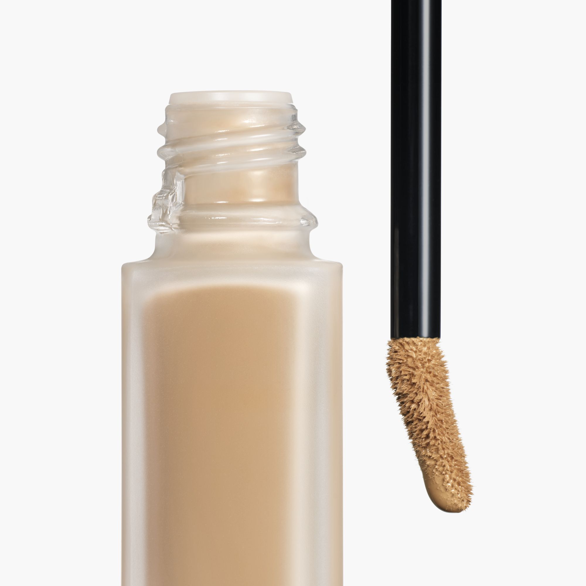 ULTRAWEAR  ALL-DAY COMFORT  FLAWLESS FINISH CONCEALER