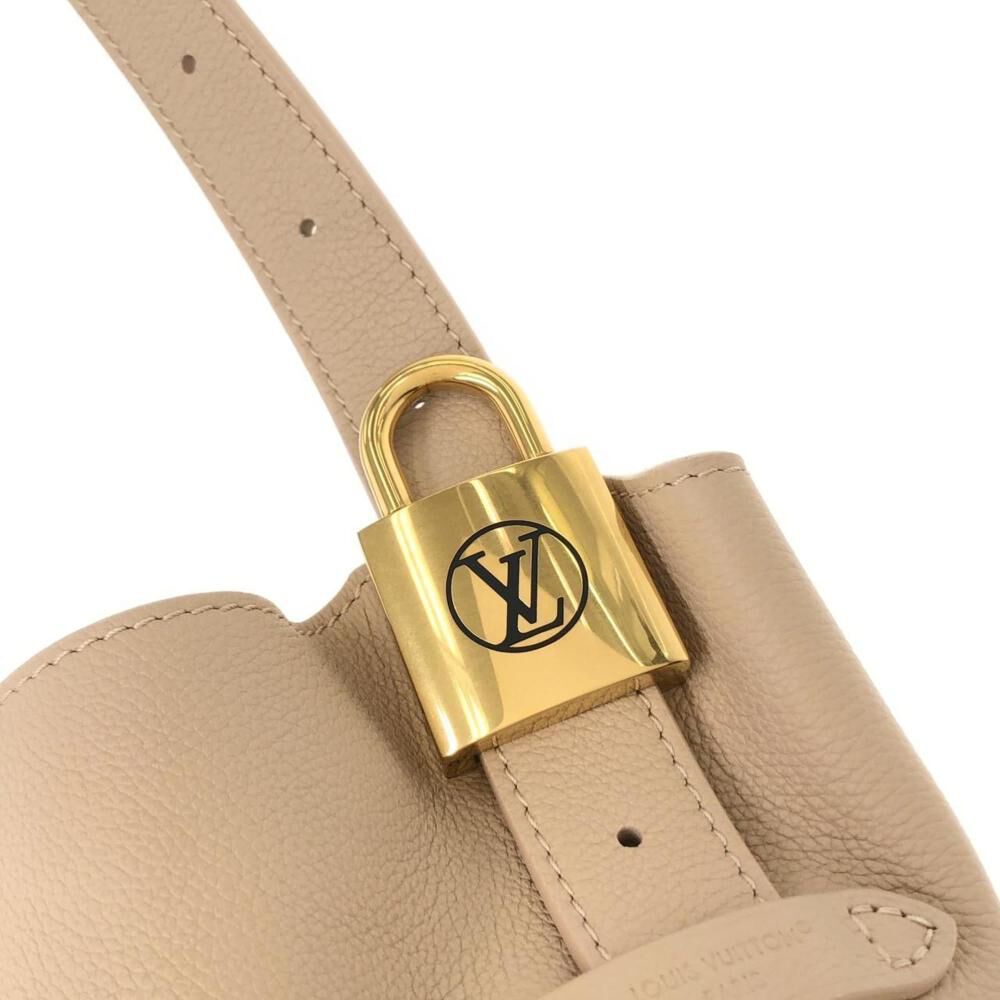 Louis Vuitton Shoulder Bags