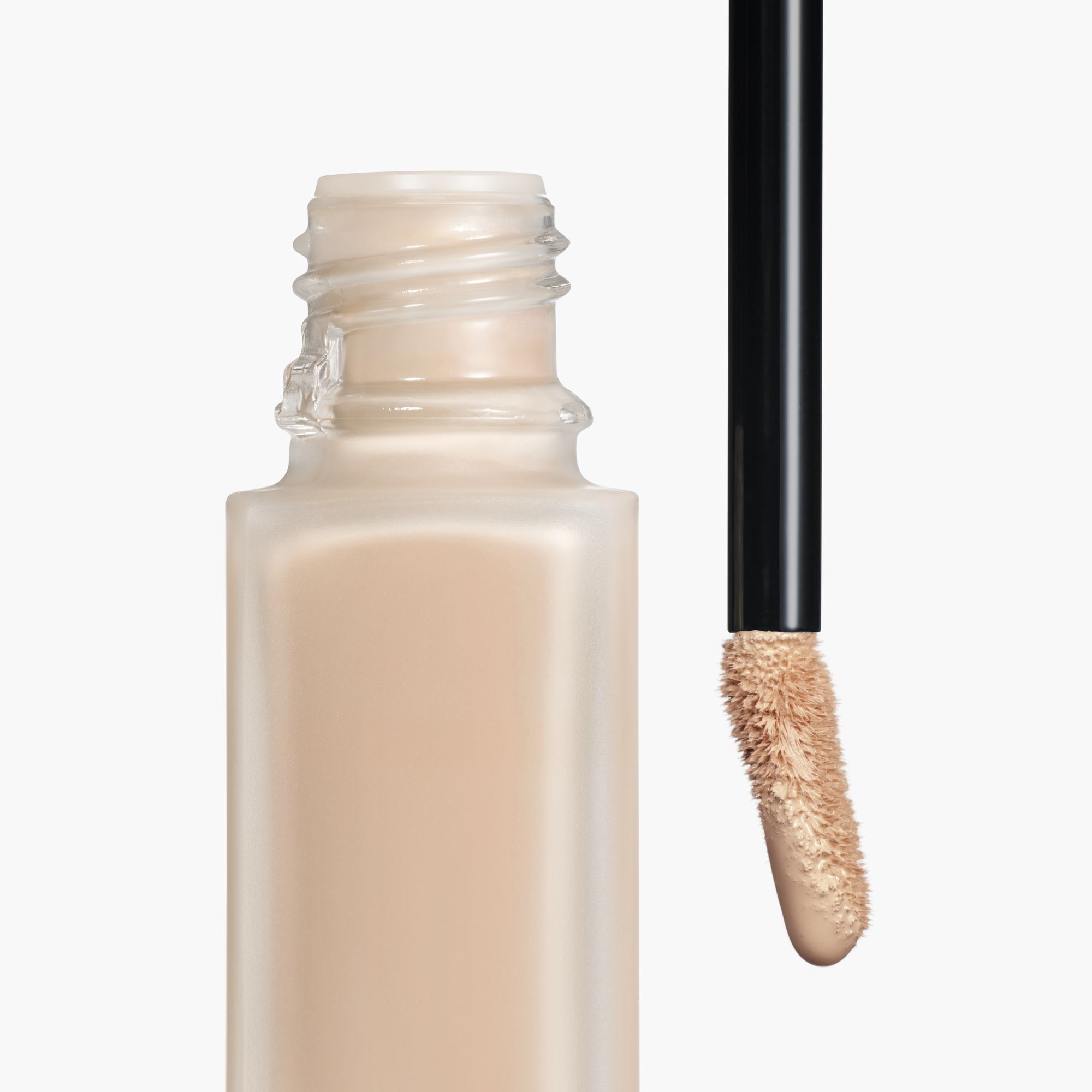 ULTRAWEAR  ALL-DAY COMFORT  FLAWLESS FINISH CONCEALER