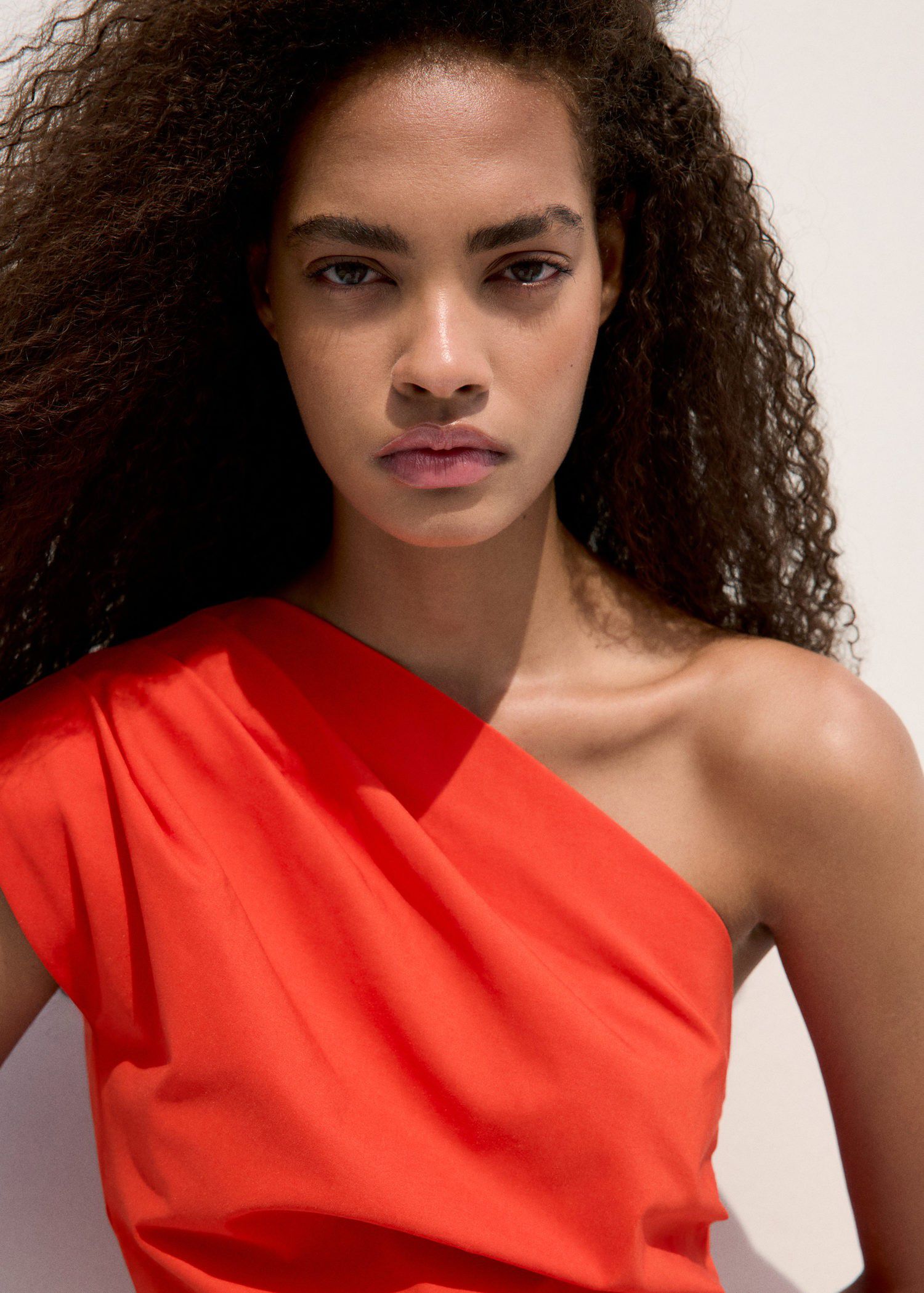 Asymmetric neckline dress with drap