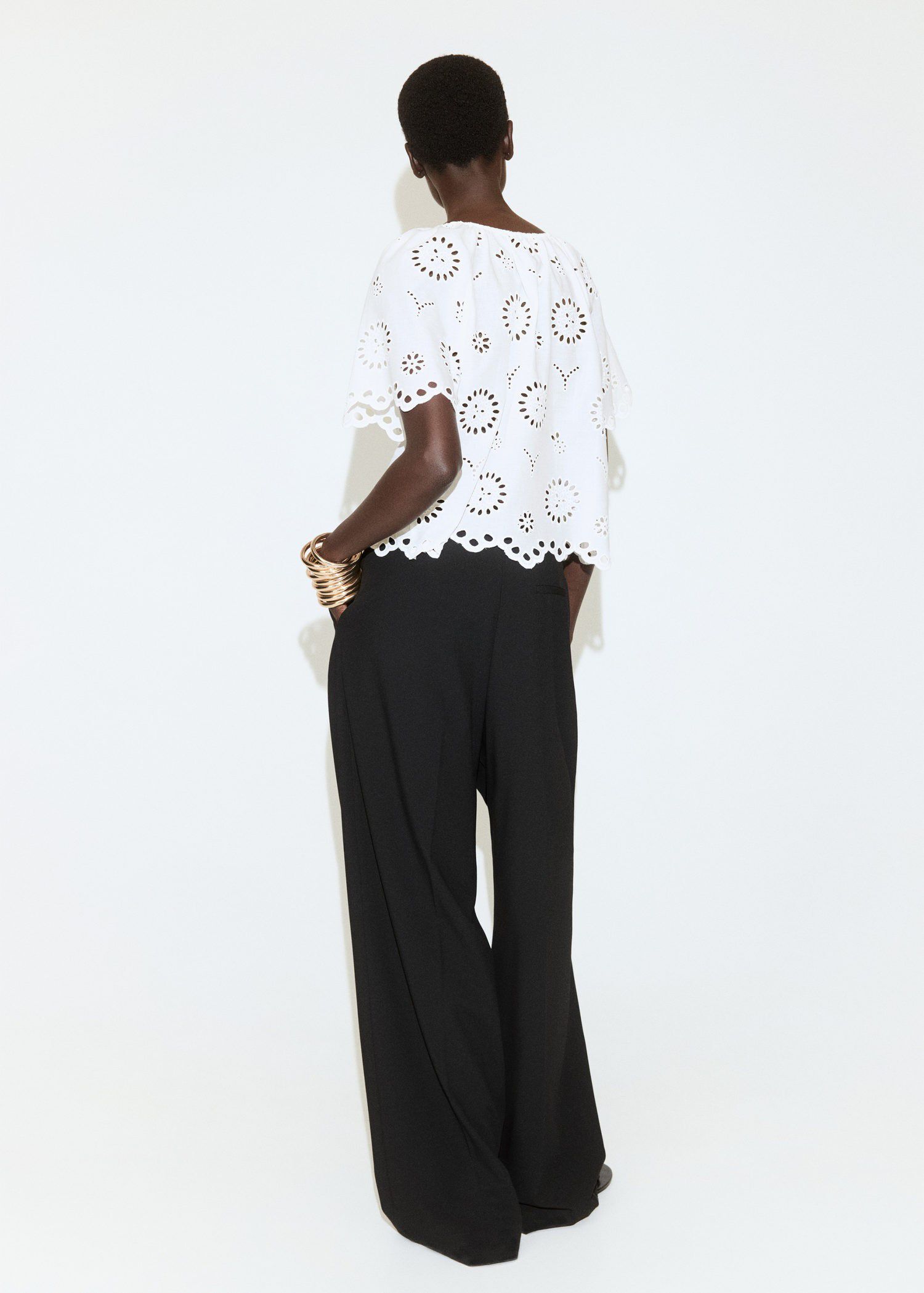 100% cotton blouse with lace embroi