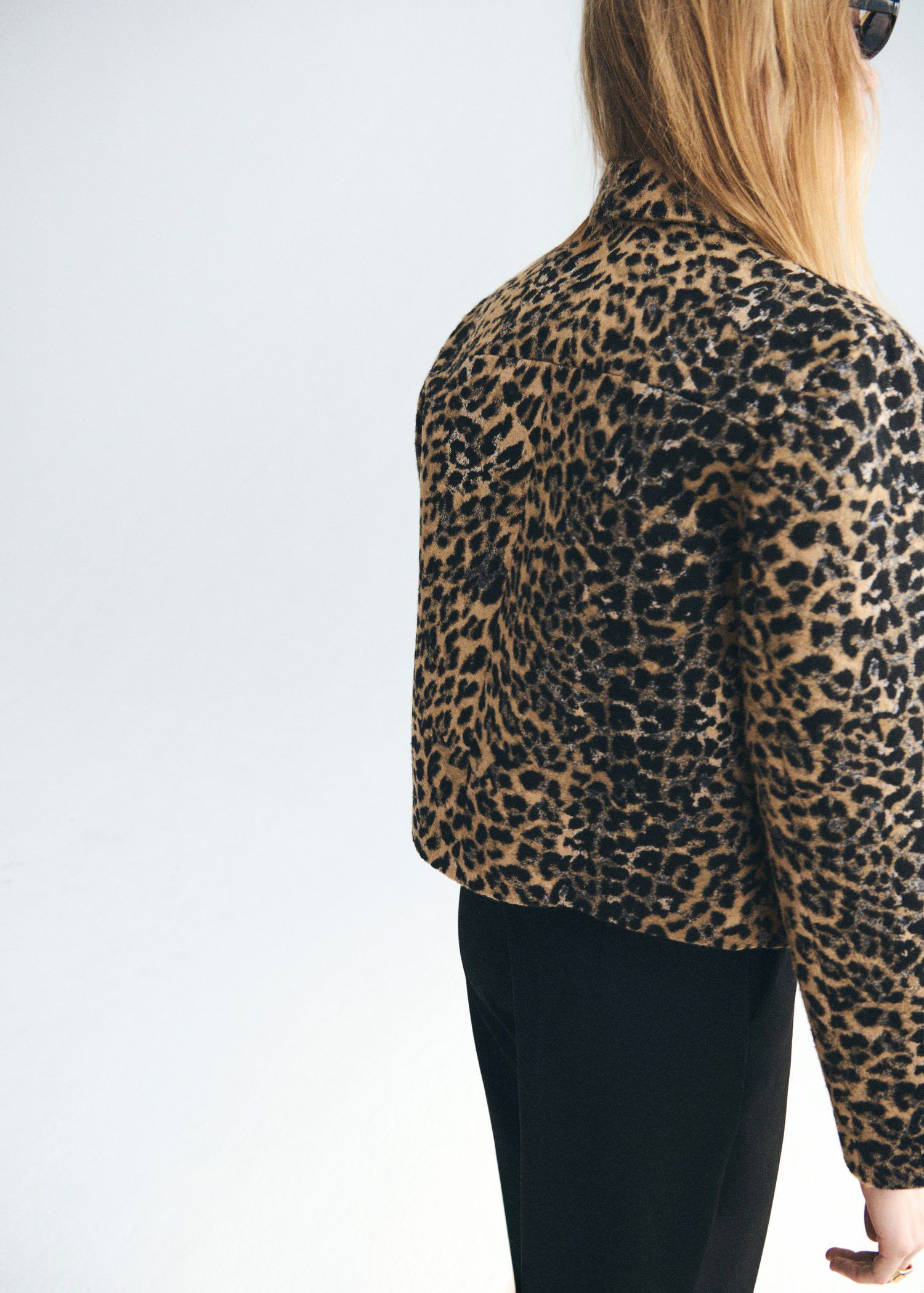 Leopard-print jacket with buttons