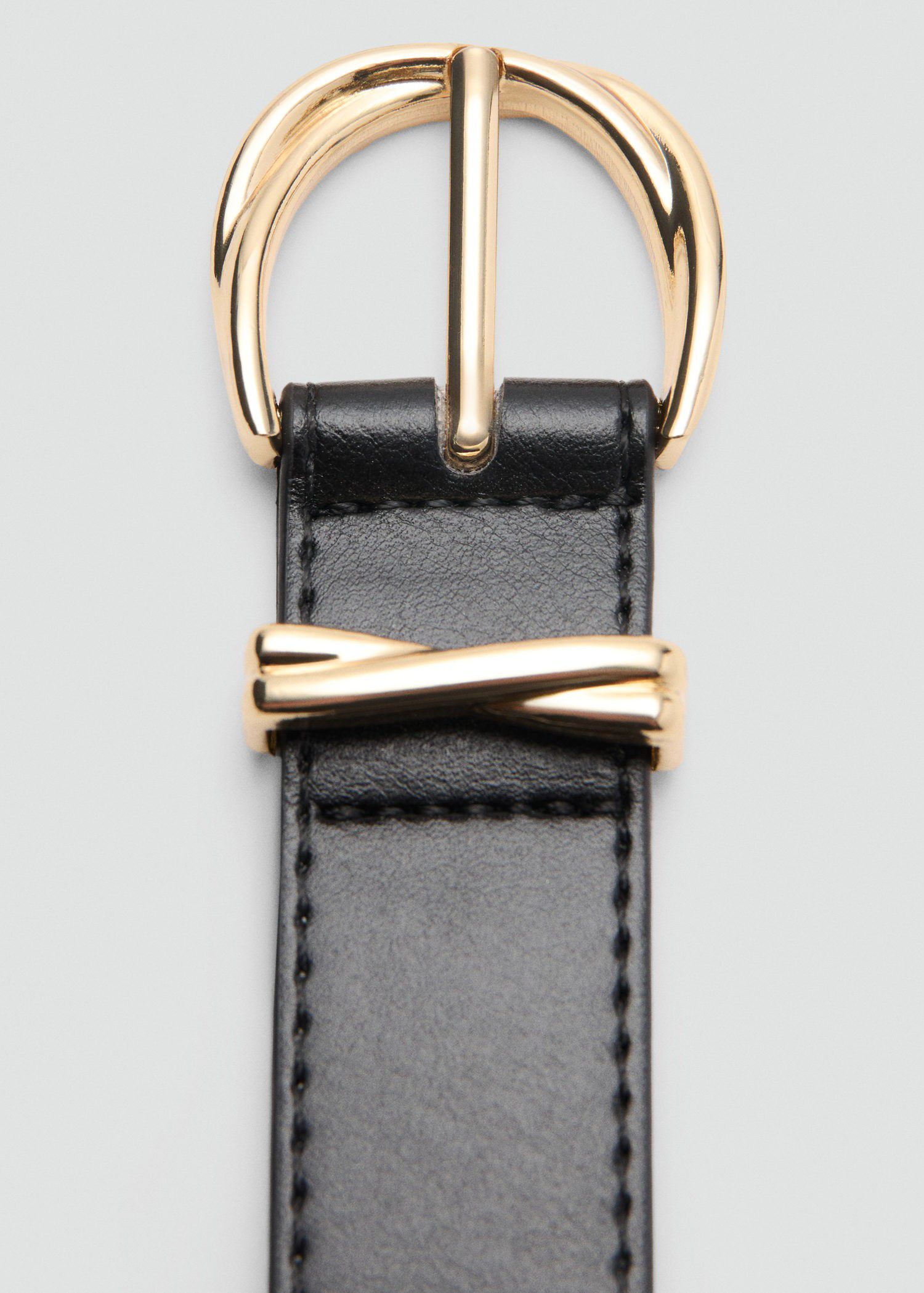 Oval buckle belt