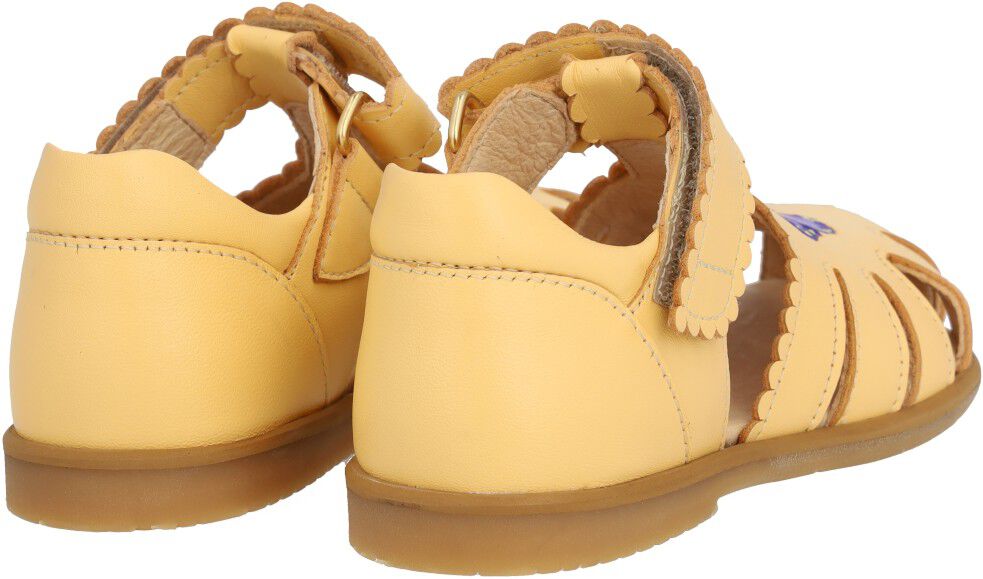 Sandal med lukket t&aring; og sommerfugl