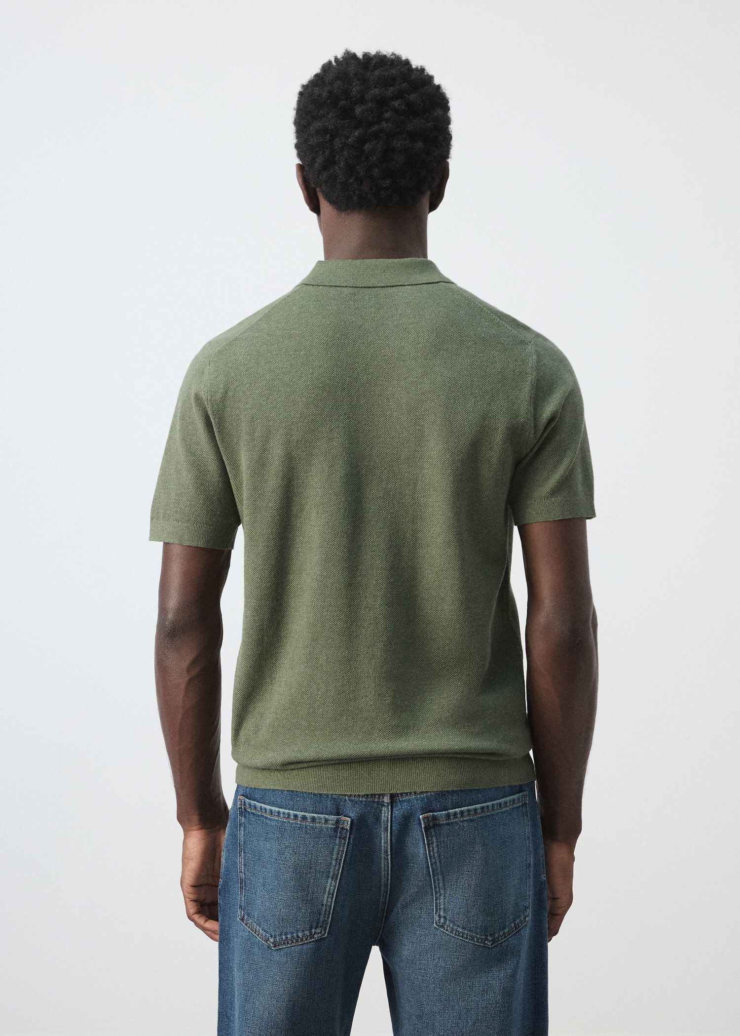 Fine knit polo shirt with microstru