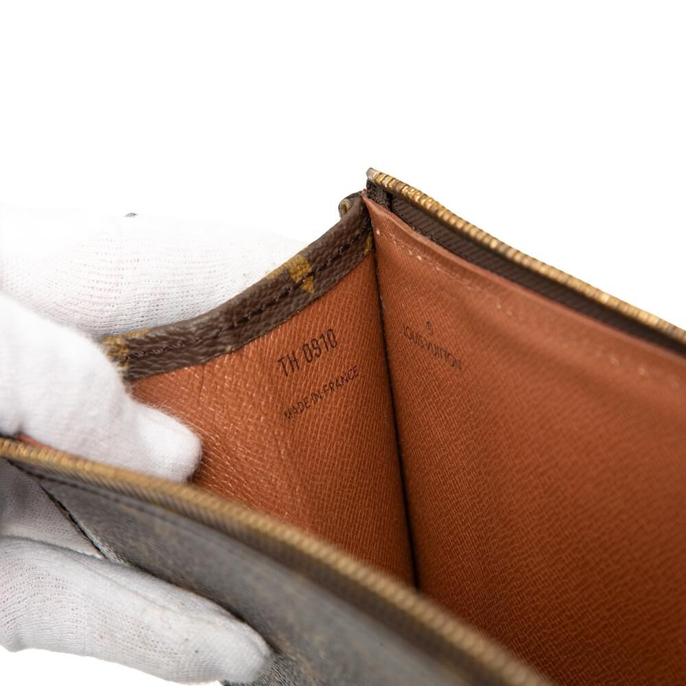 Louis Vuitton Poche Documents