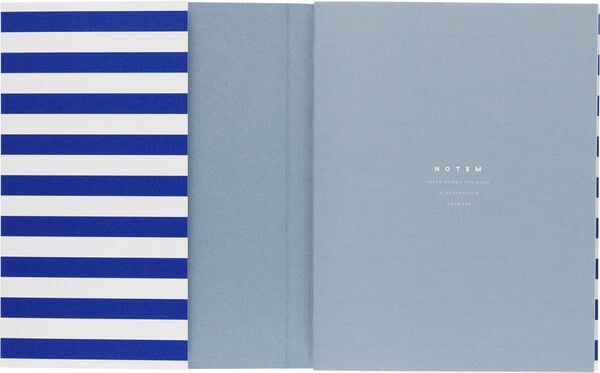 Weekly Planner med syet ryg, Blå stribe