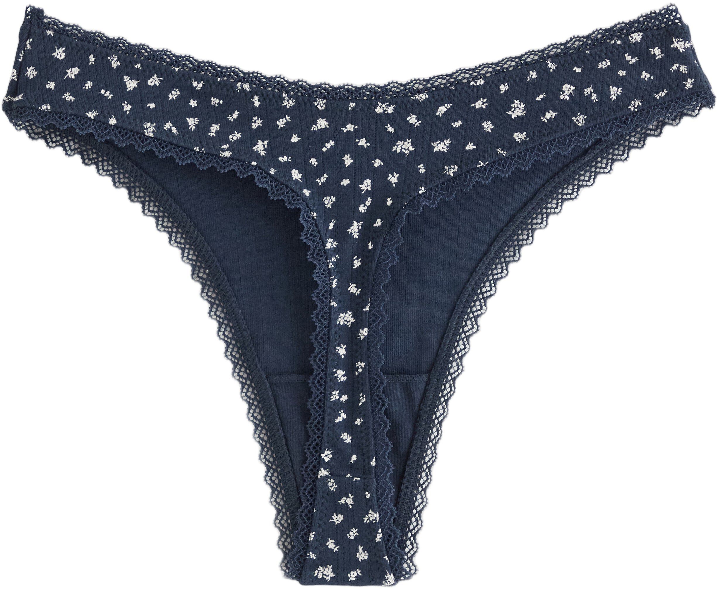 Stringtruse i pointelle med h&oslash;yt ut