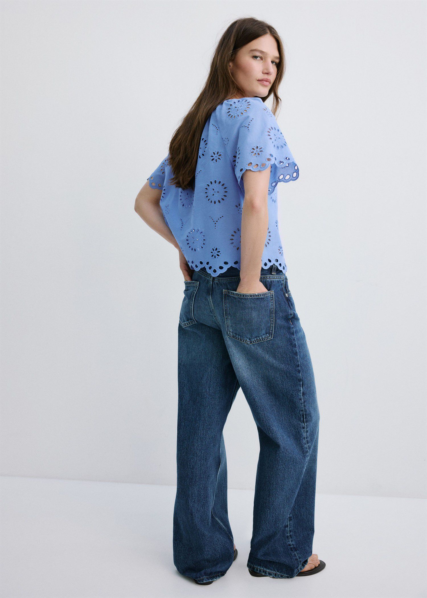 100% cotton blouse with lace embroi
