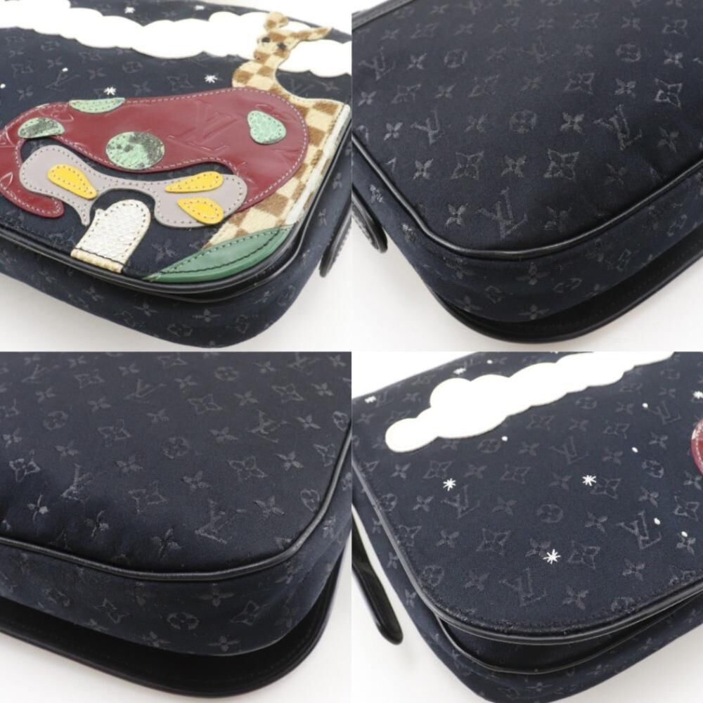 Louis Vuitton Shoulder Bags