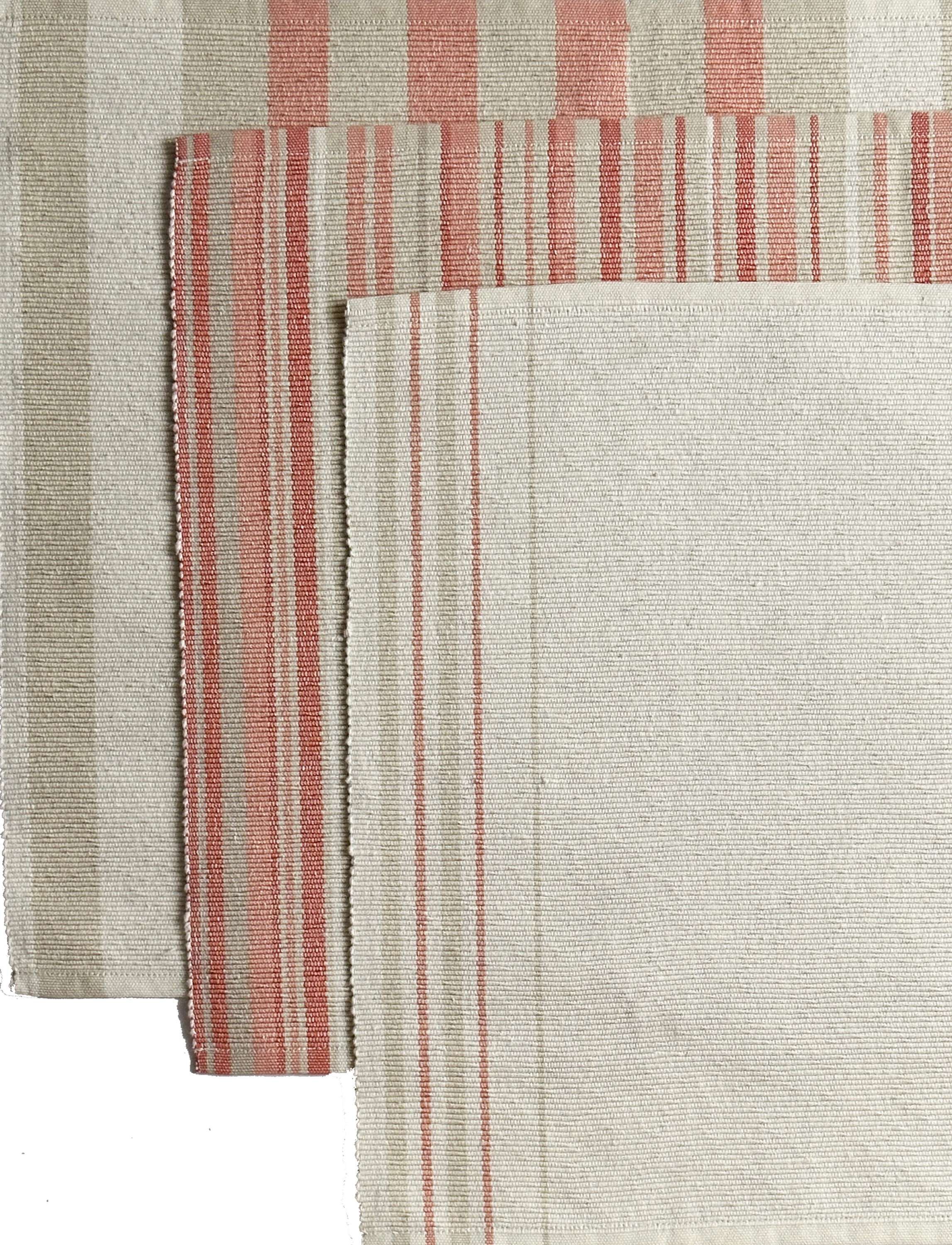 Vibeke Klint d&aelig;kkeserviet neutral linje 33x48 cm red